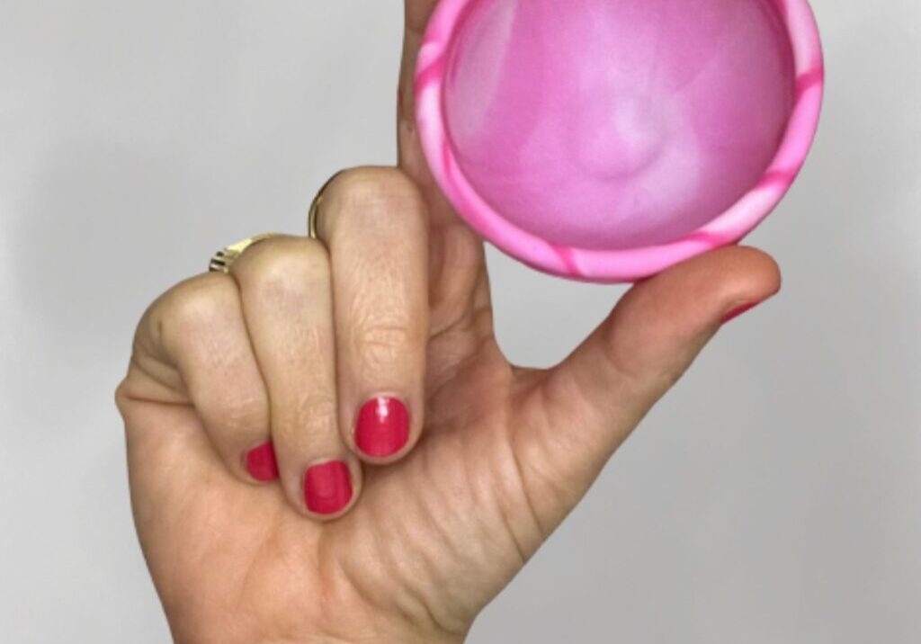 Menstruationsscheibe_nookes_femdisc_Rotmarie Menstruationsscheibe_nookes_femdisc_Rotmarie