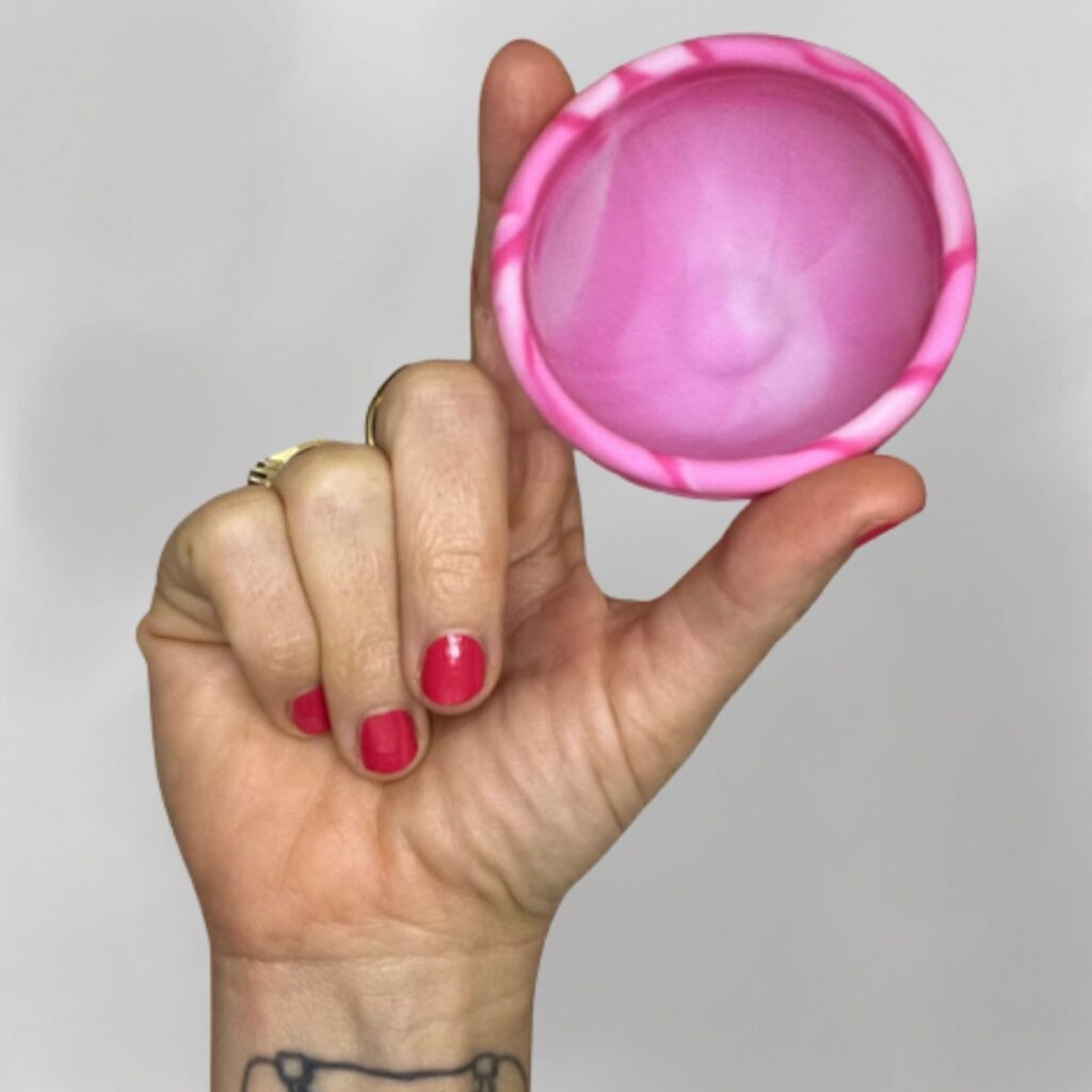 Menstruationsscheibe_nookes_femdisc_Rotmarie