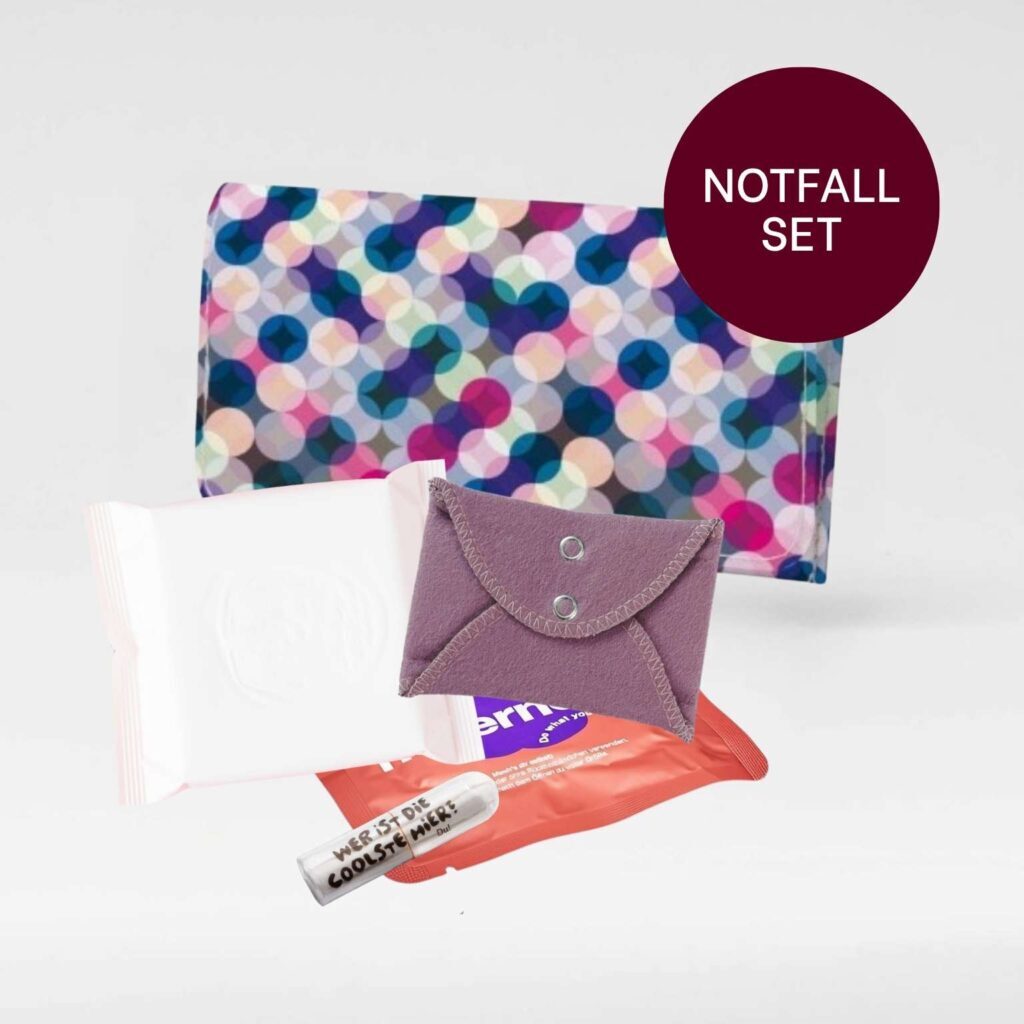 Perioden-Notfallset für die erste Periode in praktischer Tasche_Rotmarie
